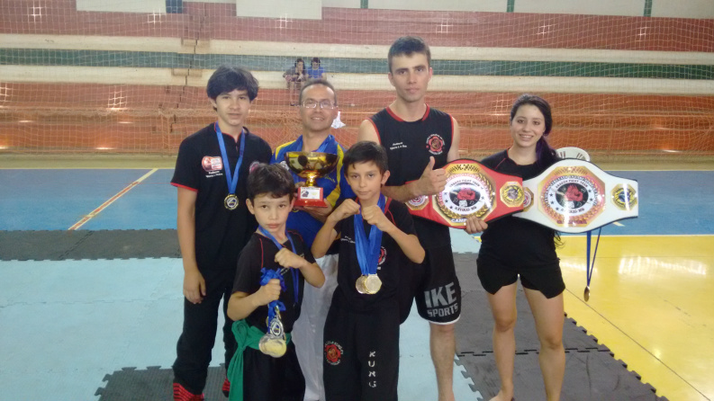 Atletas medalhistas da Academia Dragões de Fogo de Amambai./ Foto: Divulgação