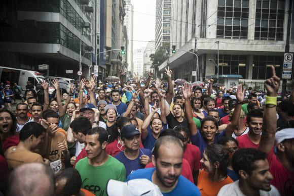 População brasileira cresce 0,8% e chega a 206 milhões População brasileira cresce 0,8% e chega a 206 milhões
