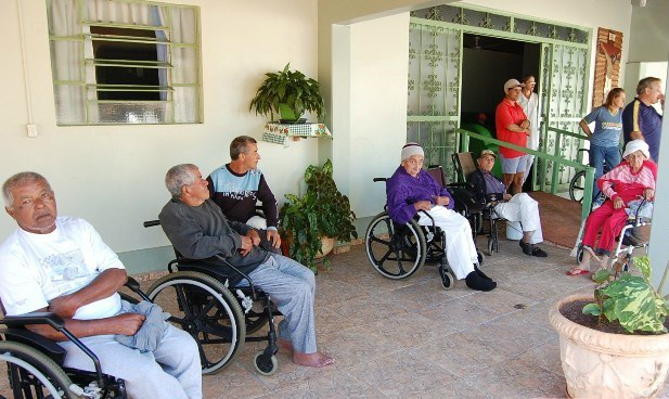 Executivo e legislativo de Amambai unem forças em favor do Lar do Idoso O Lar do Idoso Frei Fabiano de Cristo atende hoje cerca de 40 idosos.