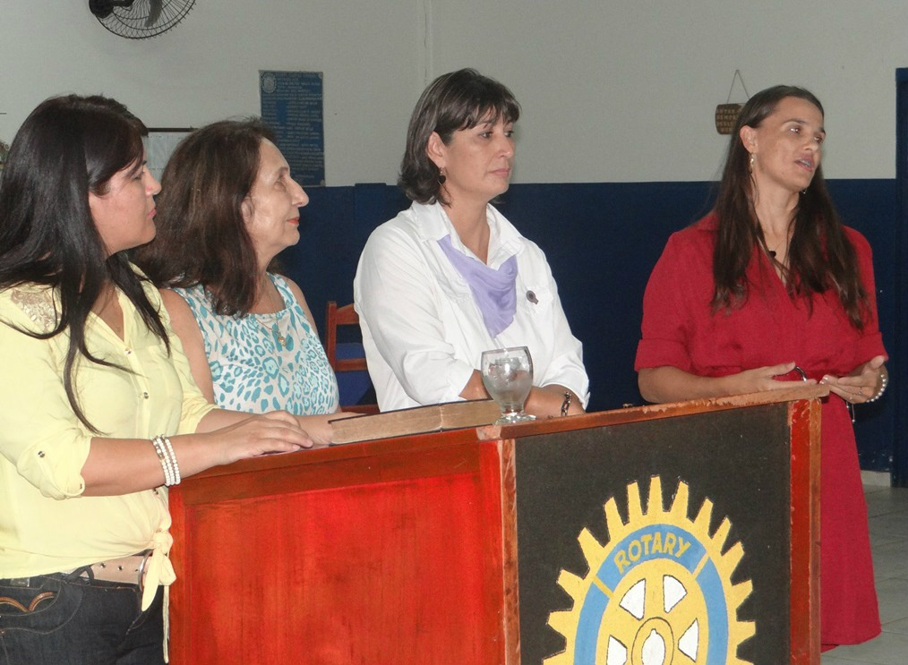 Derli (E), Zélia, Gelza e Vera, convidadas do Rotary em reunião alusiva ao Dia Internacional da Mulher.