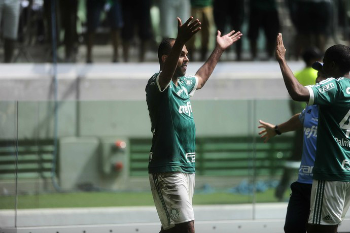 Subiu! Alecsandro, ex-Flamengo, fecha a goleada por 4 a 2 sobre o Rubro-Negro na Arena (Foto: Marcos Ribolli)