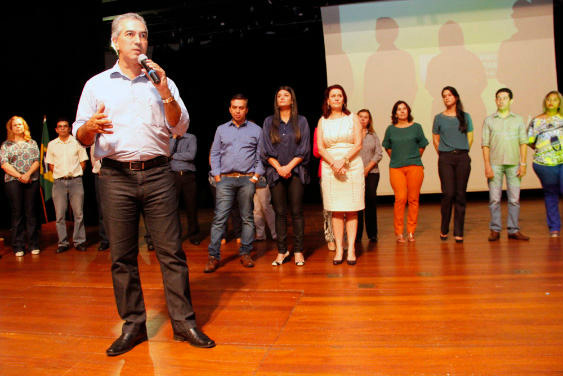Reinaldo assume compromisso de melhorar qualidade do ensino público