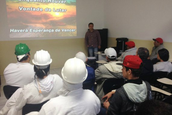 Sesi de Naviraí faz treinamento de CIPA para unidade do JBS