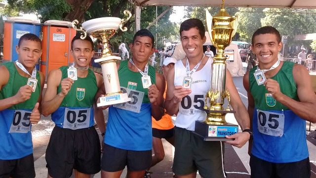 Militares do 17º RC Mec participam da Corrida do Facho em Campo Grande