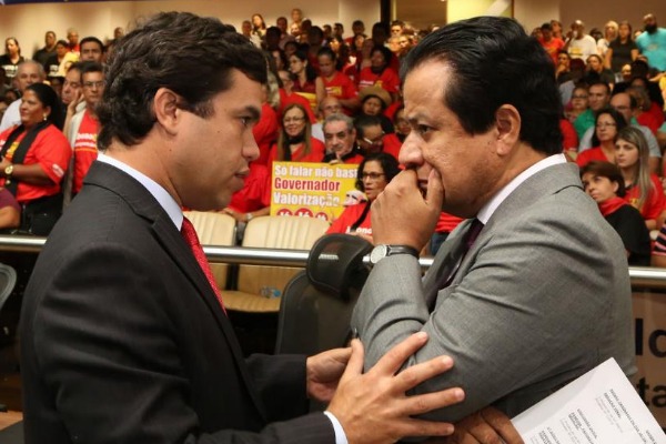 Lei: Etapas de concursos deverão ser comunicadas por email e SMS Beto Pereira (PSDB) e Amarildo Cruzs (PT) são os autores da lei