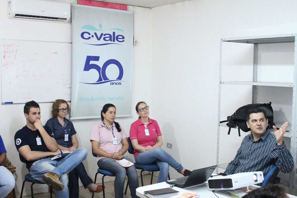 Prefeitura promove ações de conscientização sobre o câncer de mama em Amambai Dr. Baggio durante palestra na C. Vale / Foto: Decom