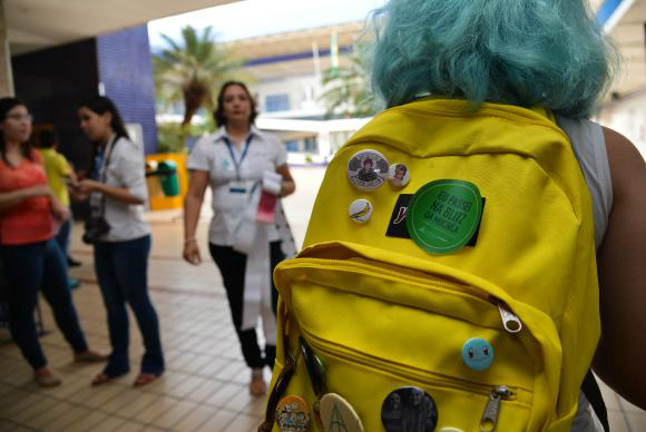 Peso da mochila não deve ultrapassar 10% do peso das crianças e adolescentes