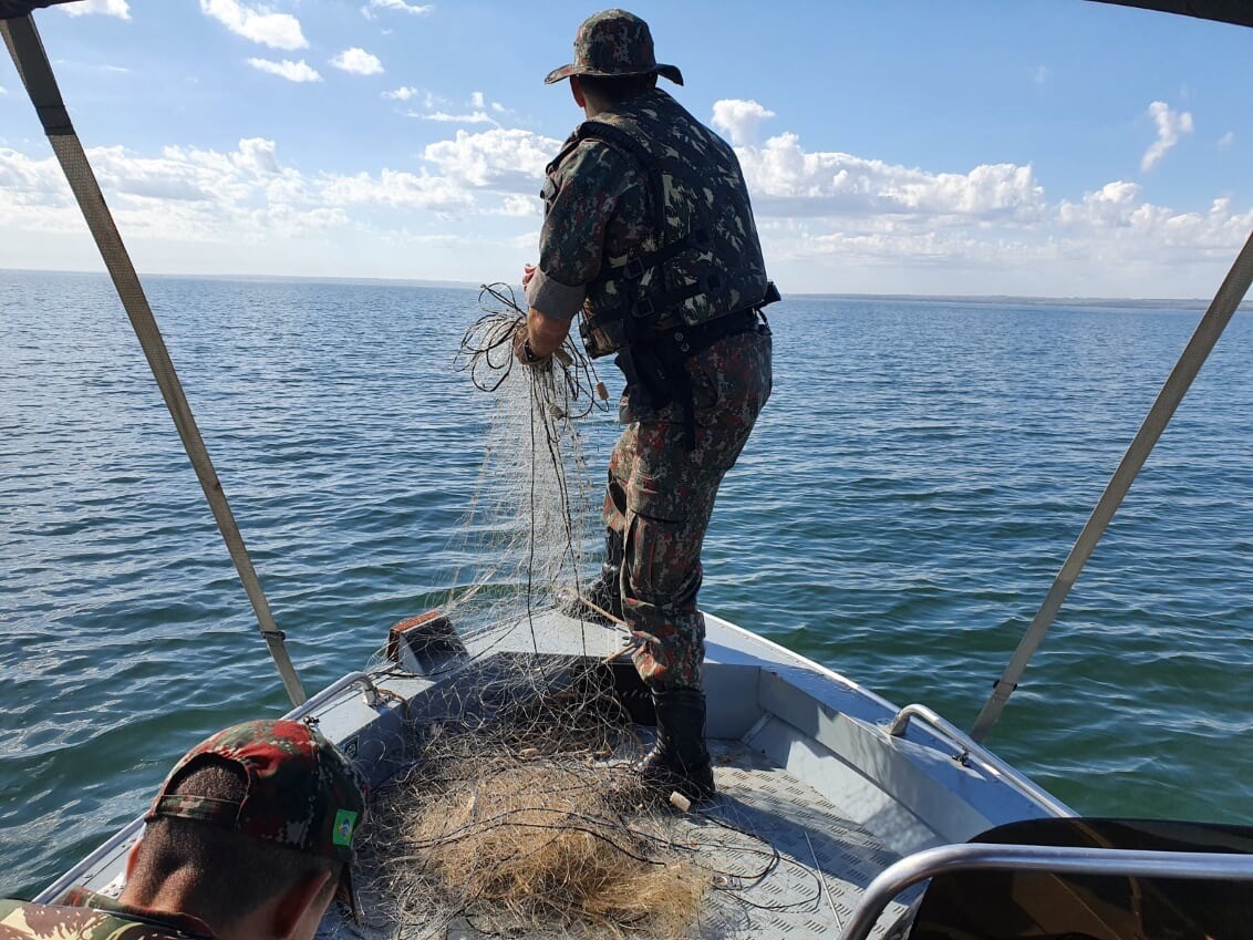 Polícia Militar Ambiental de Mundo Novo autua três por pesca ilegal Fotos: Assessoria de Comunicação da Policia Militar Ambiental