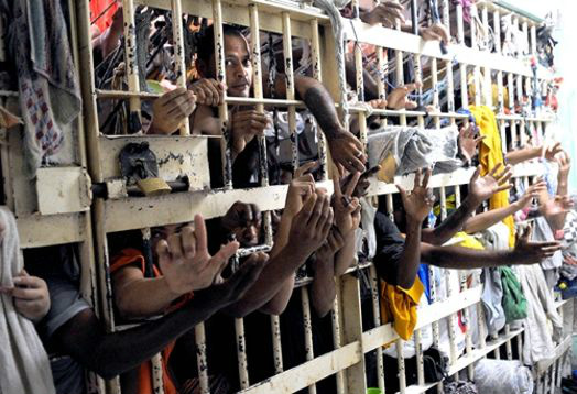 Relator da ONU apela ao Brasil para resolver superlotação nas prisões