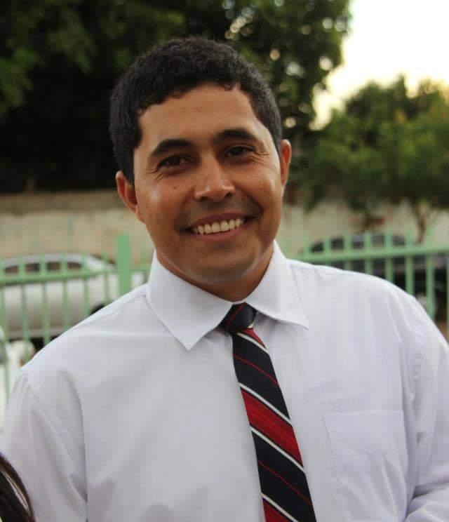 Flávio é graduado em Pedagogia e pós-graduado em Libras / Foto: Arquivo Pessoal