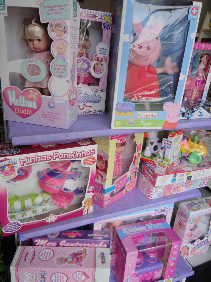 Expectativa do comércio de Amambai para o Dia das Crianças é boa Livraria do Estudante está vendendo brinquedos / Foto: Moreira Produções