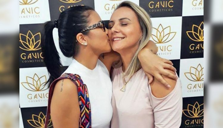 Filha e mãe morreram na hora. (Foto: Facebook)