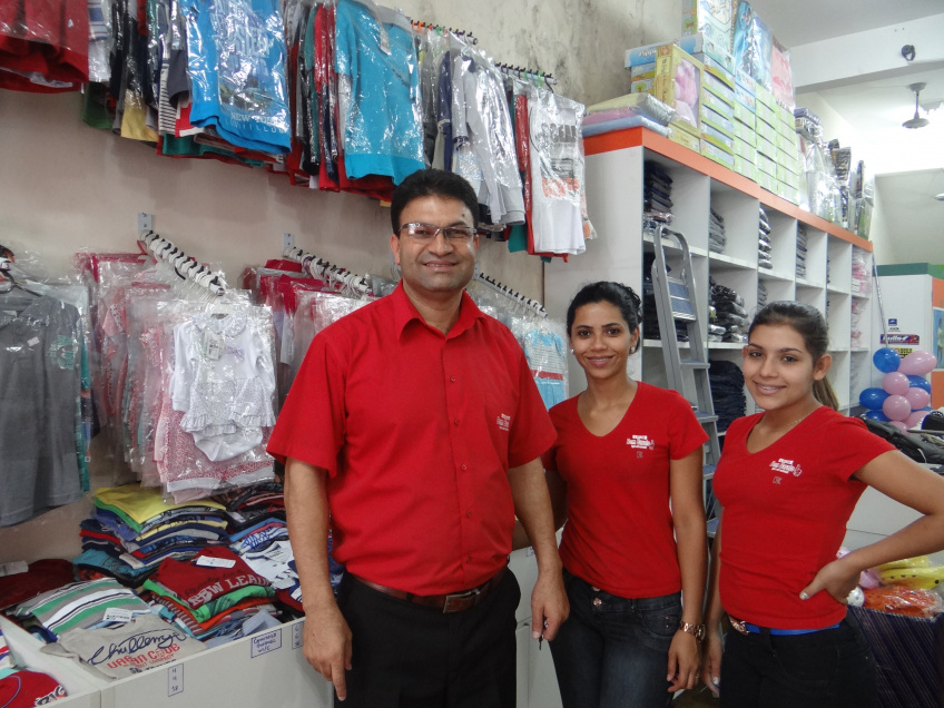 Expectativa do comércio de Amambai para o Dia das Crianças é boa Bem Barato está com promoções em roupas infantis / Foto: Moreira Produções