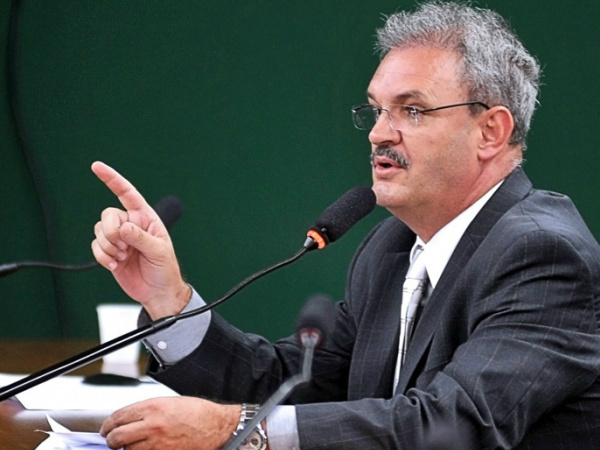 Projeto de Geraldo Resende aumenta uso de energia solar no Brasil Geraldo quer regras de incentivos para a instalação de foto-sensores.