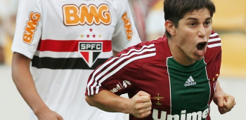 Fluminense goleia e é líder do Brasileirão Conca comemora o segundo gol do Fluminense contra o São Paulo