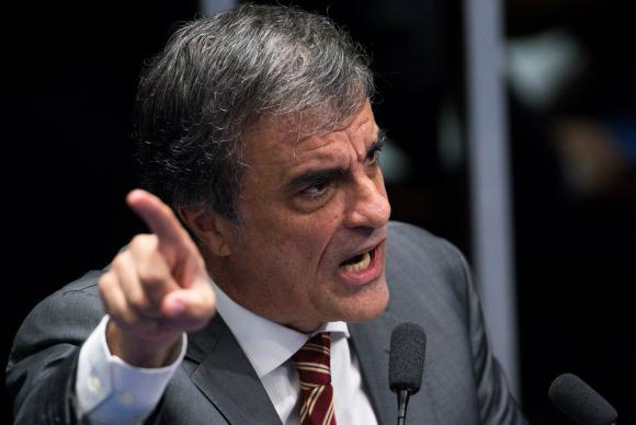 Defesa de Dilma pede anulação do impeachment no Supremo Tribunal Federal Brasília - O advogado de defesa, José Eduardo Cardozo, adiantou ontem mesmo, logo após a aprovação do impeachment, que recorreria ao Supremo Tribunal FederalMarcelo Camargo/Agência Brasil