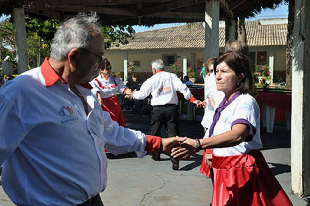 Dia Internacional do Idoso é comemorado em Amambai O Grupo Conviver,esteve no Lar do Idoso Frei Fabiano de Cristo comemorando a data.