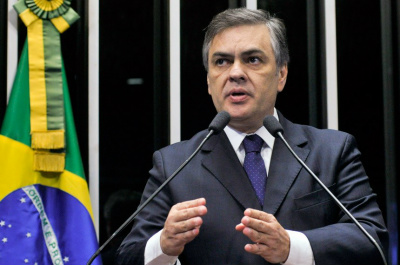 PSDB, DEM e PPS entrarão no STF contra manutenção de direitos políticos de Dilma O líder do PSDB no Senado, Cássio Cunha Lima (PB) / Foto: Geraldo Magela/Agência Senado