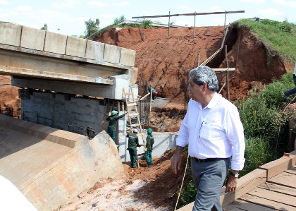 André vistoria obras de duas rodovias estaduais André vistoria obras de duas rodovias estaduais