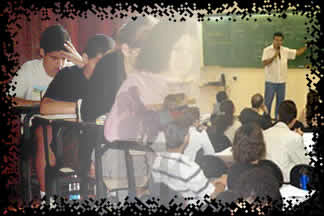 Hoje é Dia do Estudante Estudantes em prova e assistindo aula