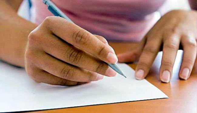 Correios inscrevem estudantes para concurso internacional de cartas