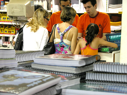 Procon registra queda de 0,67% no preço dos materiais escolares Procon registra queda de 0,67% no preço dos materiais escolares