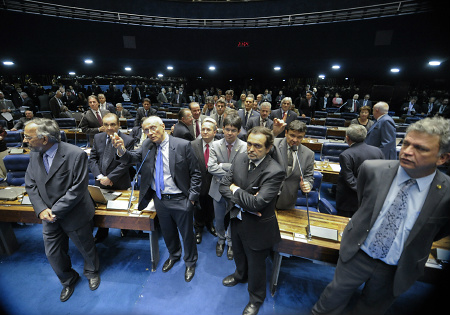 Orçamento e PNE mobilizam Senado na próxima semana O Orçamento de 2014 e o Plano Nacional de Educação são os dois grandes focos do Senado na próxima semana