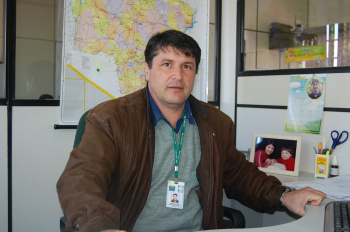 Veículos com documentação irregular lotam pátio do Detran de Amambai O gerente do Detran, Rosevalde Arruda do Amaral.