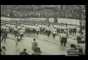 Desfiles de 7 de Setembro são tradição desde o século XIX O Arquivo Nacional disponibiliza vídeos de diversas paradas militares, como a de 1952Reprodução/Arquivo Nacional