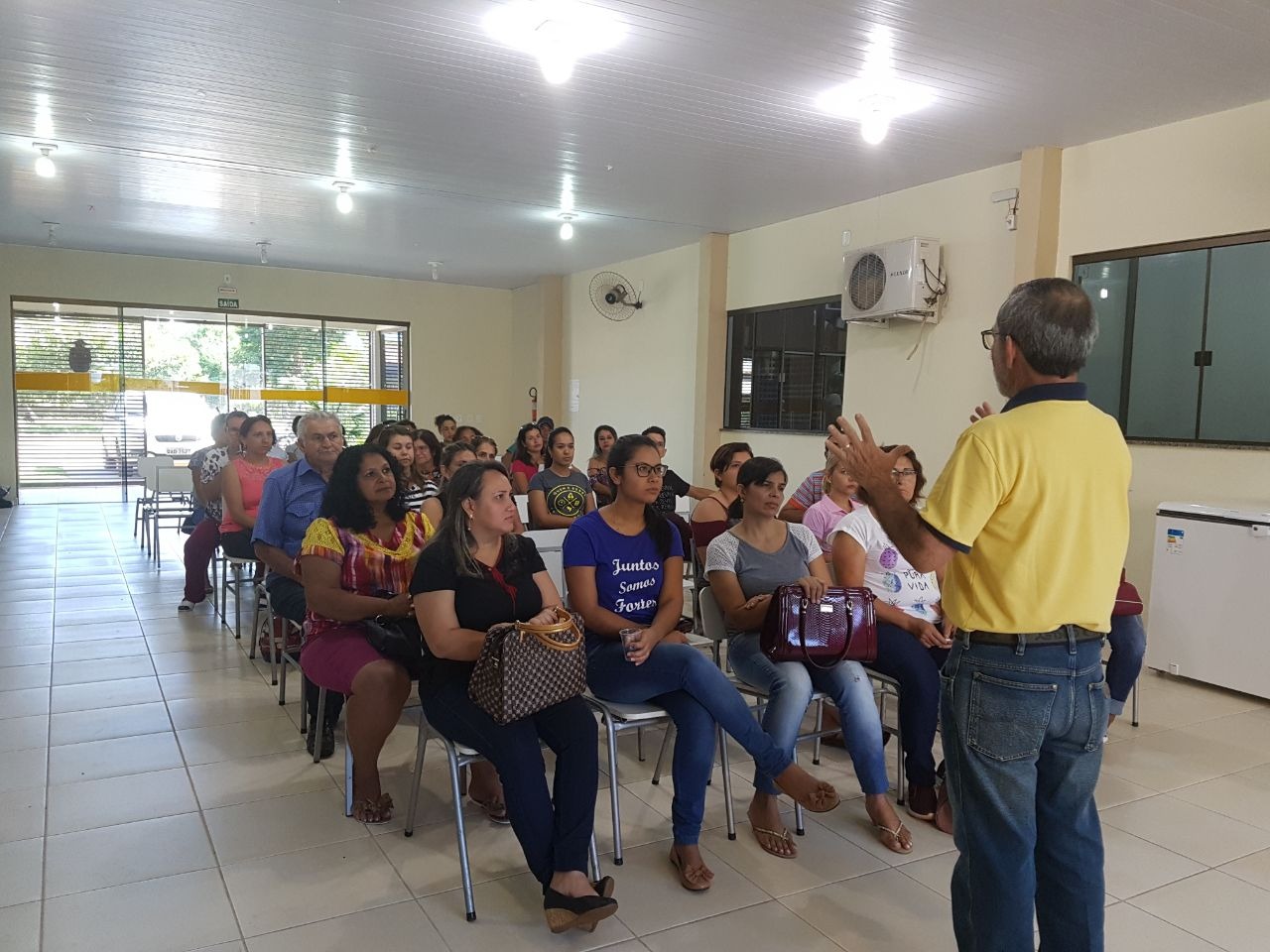 O presidente do Simted, professor Humberto Vilhalva, participou da  reunião com os servidores administrativos na sede do Simted / Foto: Simted de Amambai