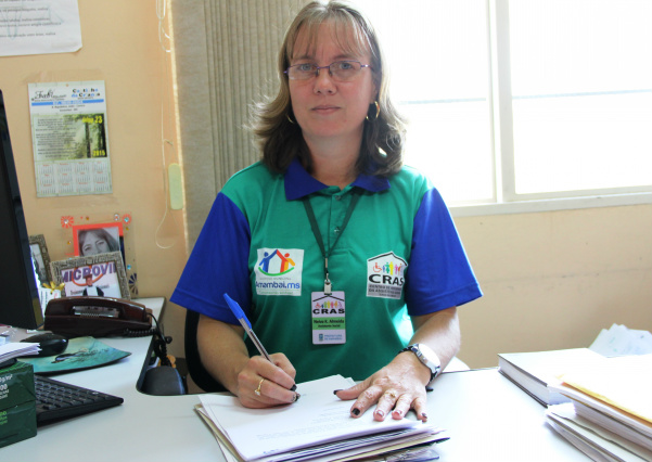 A assistente social Neiva se formou na Unopar e hoje trabalha na área de sua formação / Foto: Assessoria