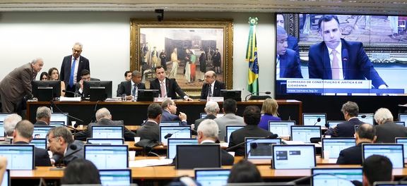CCJ reinicia hoje discussão sobre parecer que trata de denúncia contra Temer Comissão de Constituição e Justiça da Câmara retoma hoje discussão sobre o parecer do deputado Bonifácio de Andrada sobre a denúncia contra o presidente Michel Temer e os ministros da Casa Civil, Eliseu Padilha, e da Secretaria-Geral da Presidência da República, Moreira Franco