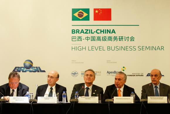 Meirelles diz que impeachment reverte expectativas de agentes econômicos Xangai (China) - O presidente Michel Temer se reúne com empresários brasileiros em Xangai. Participam do encontro o ministro das Relações Exteriores, José Serra (à esquerda) o presidente do Senado, Renan Calheiros,(à direita) os ministros Henrique Meirelles, da Fazenda, e Blairo Maggi, da Agricultura, Pecuária e Abastecimento (Beto Barata/PR)Beto Barata/PR