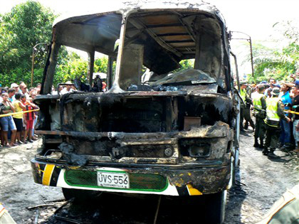 31 crianças morreram quando este autocarro se incendiou. O acidente aconteceu no norte da Colômbia