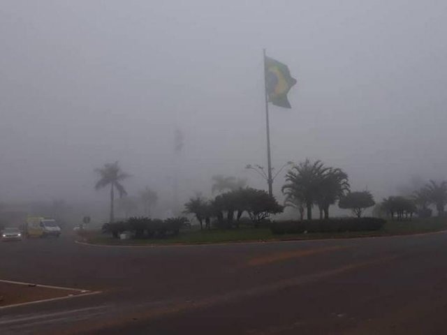 Avenida internacional em Ponta Porã neste domingo, quando fazia 14ºC (Foto: Tião Prado/Pontaporainforma)