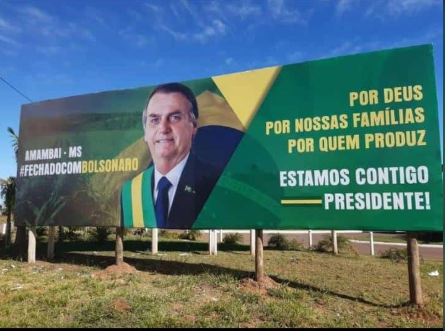 Apoiadores de Bolsonaro instalam outdoors em Amambai Foto: Reprodução