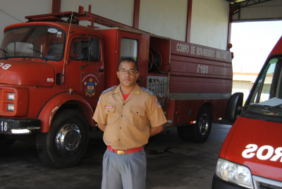 Amambai não está imune a incêndios e pânico; prevenção é a saída O comandante do 2º Subgrupamento de Bombeiros de Amambai (SGB), tenente Ramiran Oliveira Cerqueira.