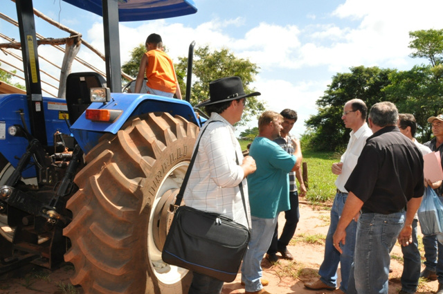Prefeito e secretários de Amambai reúnem-se com moradores de Assentamentos