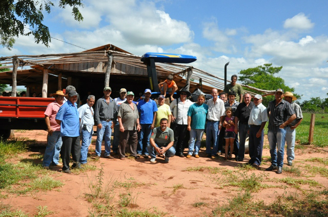 Prefeito e secretários de Amambai reúnem-se com moradores de Assentamentos