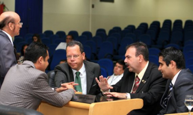 Vereadores discutem proibição de máquinas de camisinha em Campo Grande Vereadores discutem proibição de máquinas de camisinha em Campo Grande