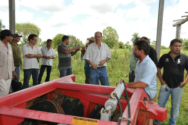 Prefeito e secretários de Amambai reúnem-se com moradores de Assentamentos