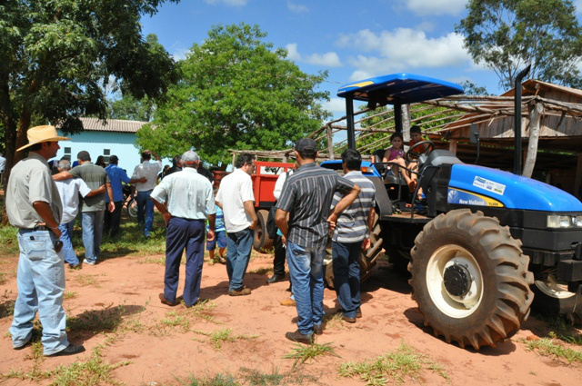 Prefeito e secretários de Amambai reúnem-se com moradores de Assentamentos