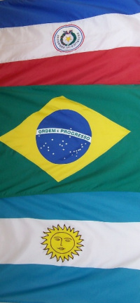 Jornalistas de três países se reúnem na tríplice fronteira Jornalistas de três países se reúnem na tríplice fronteira
