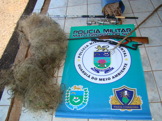 PMA apreende arma, 0,5 km de redes e barco em acampamento de pesca PMA apreende arma, 0,5 km de redes e barco em acampamento de pesca