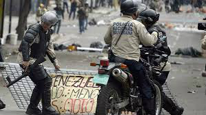Cinco pessoas morrem em confrontos com a polícia no centro de Caracas