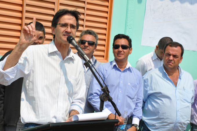 Prefeitura de Amambai inaugura sistema de abastecimento de água na vila Santo Antônio Novo projeto beneficiará cerca de 200 famílias da região, afirma Dirceu Lanzarini