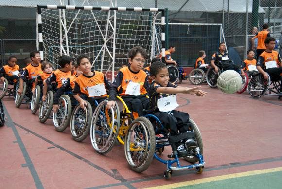 Associação oferece programa de iniciação ao esporte, que atende gratuitamente a cerca de 250 crianças e adolescentes que nasceram ou se tornaram deficiente - Foto Divulgação/ADDDivulgação ADD