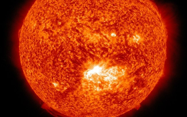 Tempestade solar atinge Terra neste sábado