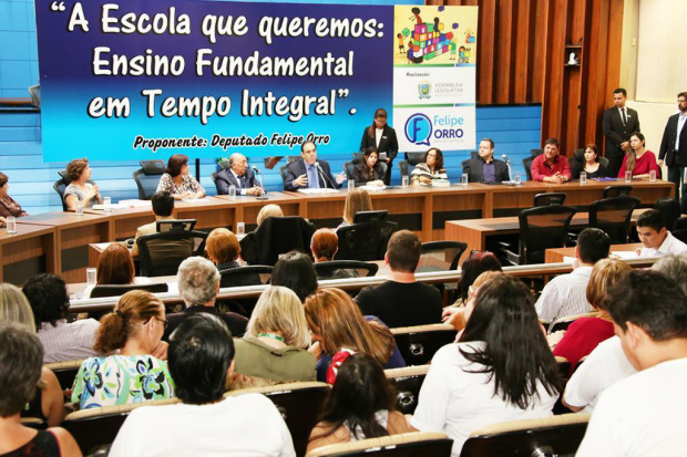 Propostas foram reunidas em documento que será enviado às autoridades ligadas à educação / Foto: Victor Chileno