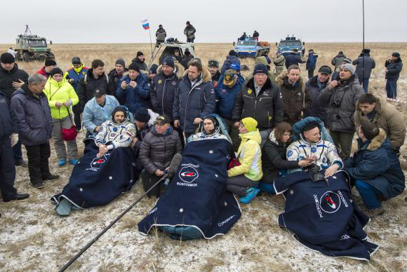 Astronautas aterrissam no Cazaquistão, após quase um ano em estação espacial / Foto: Nasa/Bill Ingalls